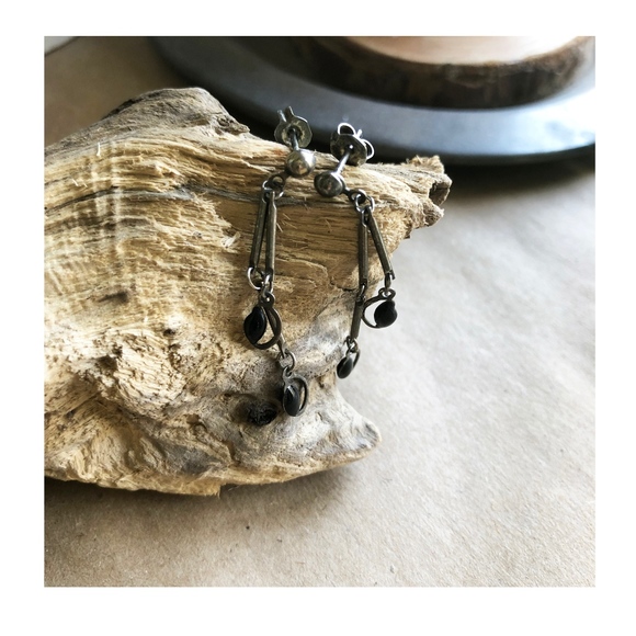 Earrings Dainty Drop Silver Black Pierced - Picture 2 of 2